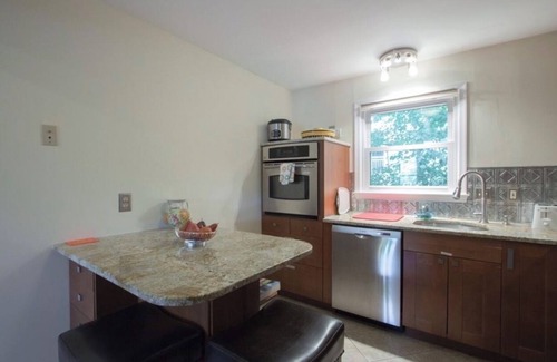 Arlington House | Lux 4BR House-Mins to DC-Free Parking