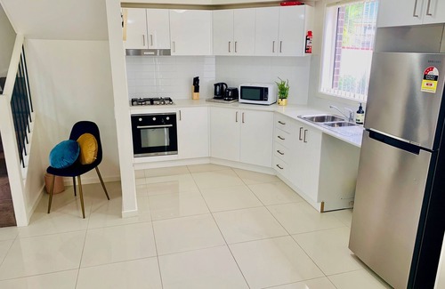 Oxley Park House | Lux 5 Star, New House, Sleeps 6, Air con