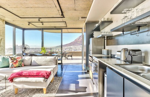 Schotsche Kloof Apartment | Lux Bo Kaap Apartment - Pool Deck -Mountain Views