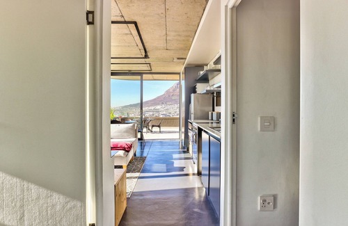 Schotsche Kloof Apartment | Lux Bo Kaap Apartment - Pool Deck -Mountain Views