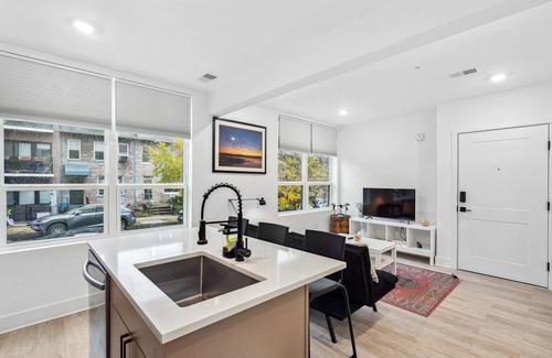 Brookland Bed & Breakfast | LUX Brookland Retreat | Close to Shops Restaurants