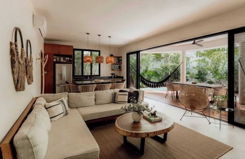Zama Villa | Lux Casa Kuk 2 Pools Mins to Beach Rooftop Oasis