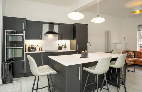 Queens Quarter House | Lux Central 4 BDR house