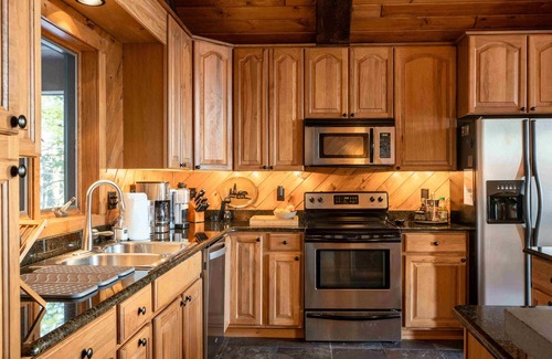Windham Ski Chalet | Lux Chalet-Ski View. 2 Fireplaces. Pool. Hot Tub. Sauna. 5 min from Windham Ski
