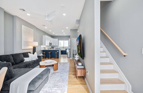 The Heights Apartment | Lux Condo 20 mins from Times Sq. With NYC Vistas