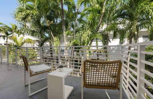 West Avenue Condo | Lux Designer Apt | 2BR/2BA in Heart of Miami Beach