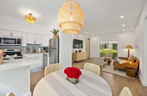 West Avenue Apartment | Lux Designer Apt 2BR/2BA in the Heart of MIA Beach