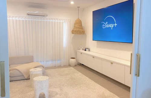 Kewarra Beach House | Lux Escape: 4 min Stroll to Beach/Private Pool