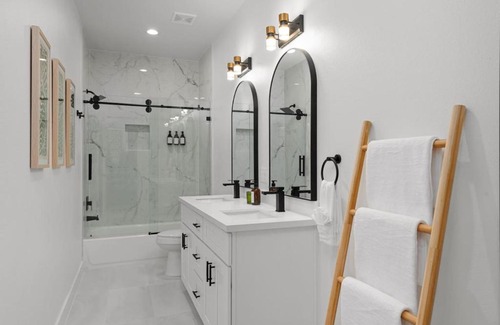 Garden Oaks House | Lux Family/Work Retreat:Galleria, Memorial, Dtown