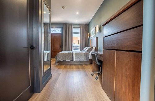 Harwich Hotel | Lux Hotel in Blenheim