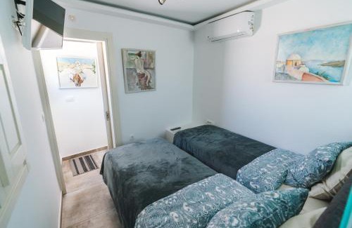 Emporio Apartment | Lux house with outdoor jacuzzi and sea view in Santorini