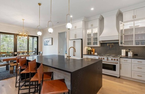 Mooresville House | Lux Lakefront Escape—Pool—Hot Tub—Poker—Fire Pit!