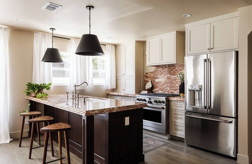Hollywood House | LUX Marvelous 4-bedroom house in Los Angeles with Private Gate and Patio