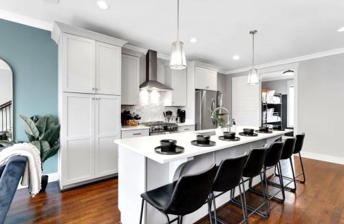 Eighth Avenue House | Lux Nashville Retreat 12 Beds Games Bar