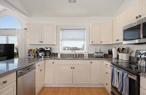 Nags Head House | LUX Oceanside, Arcade, Pool, Hot Tub, Beach, Pets Arcade, Bikes, Loaded