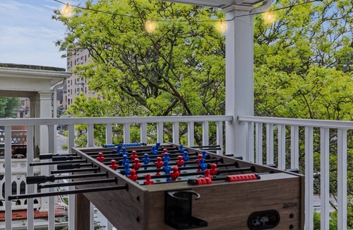 Somerville Apartment | LUX Retreat Home with Yard | Family/Group Trip