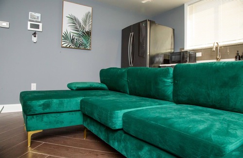North Philadelphia East Apartment | Lux stay by Center City/Temple with King bed and Spacious Bedrooms