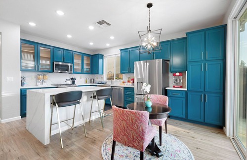 Linda House | Lux Stay w/Sauna, BBQ, Firepit, Outdoor Dining, Air Hockey Close to Hard Rock !