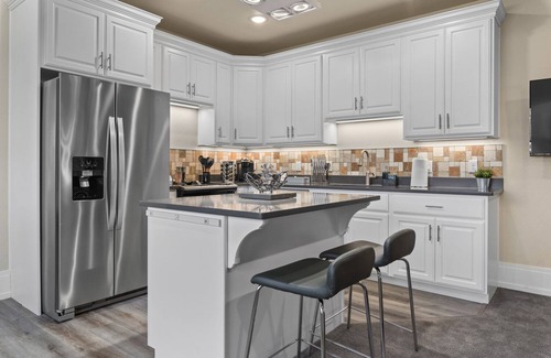 Joaquin Apartment | Lux | Step Free | 400+ WiFi | King bed | BYU
