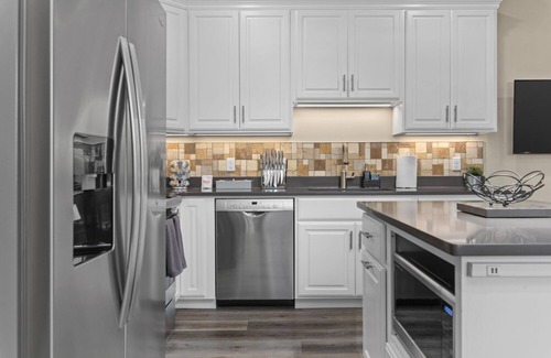 Joaquin Apartment | Lux | Step Free | 400+ WiFi | King bed | BYU
