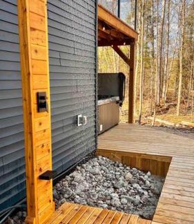 Dysart et al House | Lux Summer Getaway with Hot Tub, Sauna, EV charger