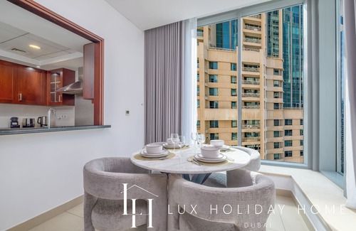 Downtown Dubai Apartment | LUX The Burj Khalifa Fountain View Suite