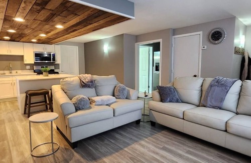 Utica Apartment | Lux Utica Retreat