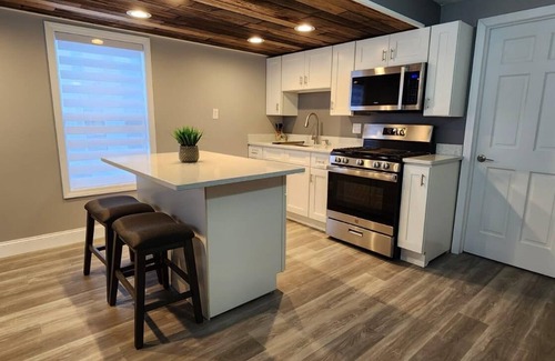 Utica Apartment | Lux Utica Retreat