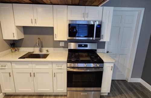 Utica Apartment | Lux Utica Retreat