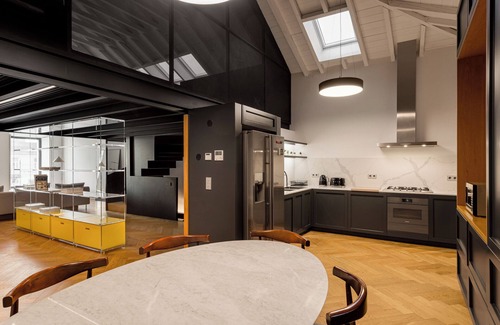 Santos Villa | LUX Villa w/Pool, Gym & Garage – Chill in Style near Belém & Downtown Lisbon