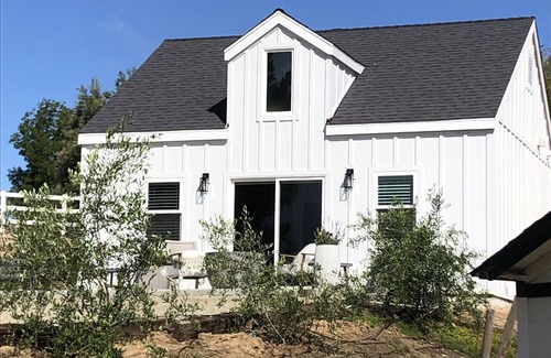 Temecula House | Lux Vineyard Escapes-Stylish Modern Barn