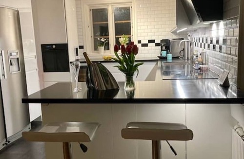 Kalmar House | Luxary city center villa med extra everything. Pool, Outdoor kitchen