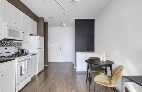 Assembly Square Apartment | Luxe 1B w/W/D, Gym, Rooftop. Steps from T stop by Blueground