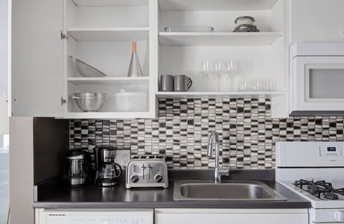 Assembly Square Apartment | Luxe 1B w/W/D, Gym, Rooftop. Steps from T stop by Blueground