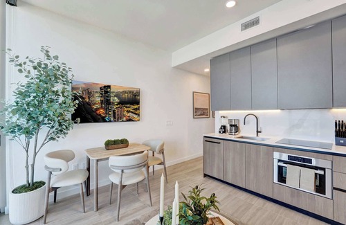 North Beach Condo | Luxe 1BR - Private Beach Club, Pool & Gym