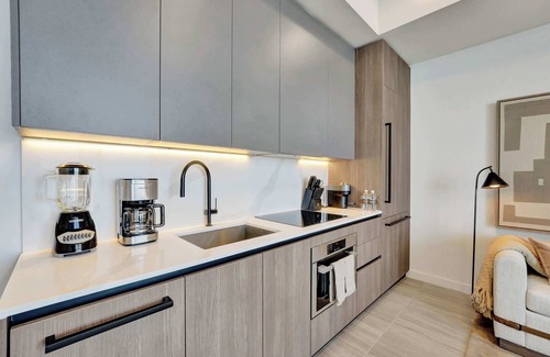 North Beach Condo | Luxe 1BR - Private Beach Club, Pool & Gym