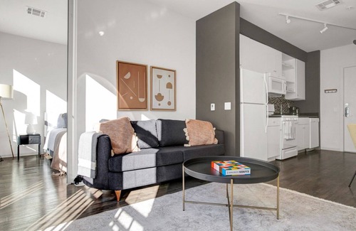 Assembly Square Apartment | Luxe 2B w/W/D, Gym, Rooftop. Steps from T stop by Blueground