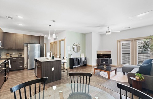Leander Apartment | Luxe 3B Getaway | Sleeps 8 | Pool, Gym, Garage