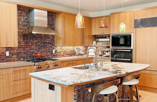 Civic Center House | Luxe 4 Bed/5bath w/parking. Walk to Capitol, Convention Center, museums & shops!