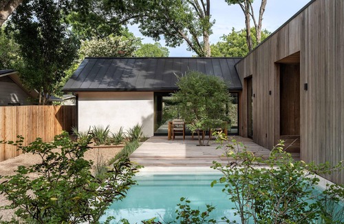 St. Edwards House | Luxe 4-Bedroom Retreat w/Pool! Great F1 location