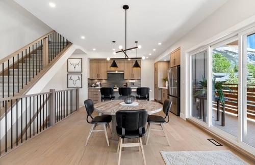 Teepee Town Apartment | Luxe 4BR Retreat + Hot Tub & Scenic Mountain Views