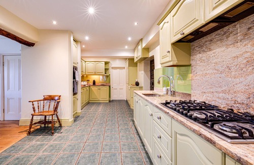 Macclesfield Other | Luxe 5BR Farm I Hot Tub+games Room I National Park
