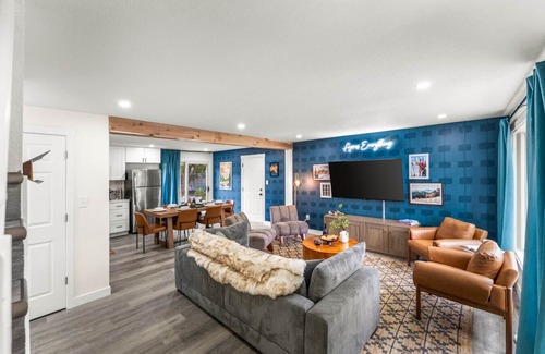 Highlands House | Luxe 5BR Hot Tub Theater Bocce Game Room Pets