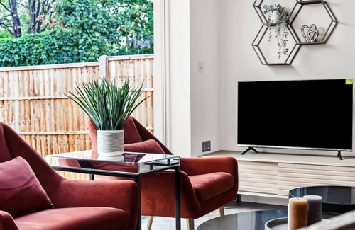 Brixton Hill House | Luxe and Cozy Living - Family Perfect! Sleeps 9