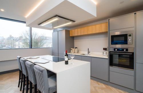 Penarth Apartment | Luxe Apartments, The Moorwell, Secure Parking, - 10mins Cardiff City Ctr