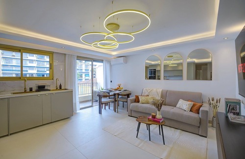 Juan-les-Pins Apartment | Luxe Azure I Collection