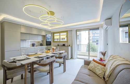 Juan-les-Pins Apartment | Luxe Azure I Collection