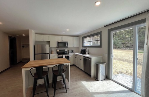 Great Barrington Apartment | Luxe Berkshires Ski Retreat w/Fireplace, King Bed, Chef's Kitchen, Washer/Dryer