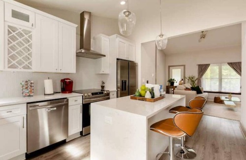 Decatur House | Luxe Bungalow in Downtown Decatur/2BD 2 BA