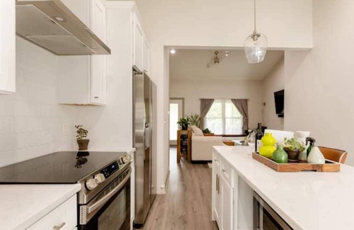 Decatur House | Luxe Bungalow in Downtown Decatur/2BD 2 BA